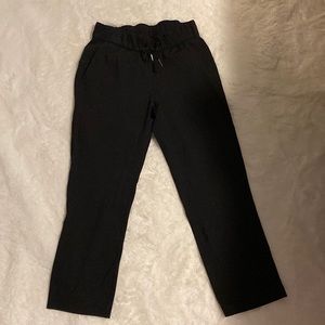 Lululemon on the fly crop